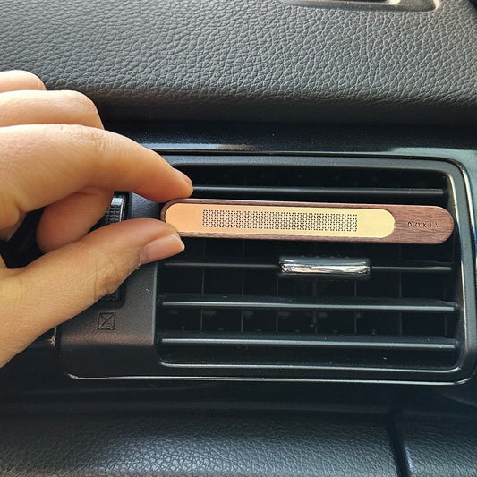 Car Fragrance Clip with Nordic Fragrance - Aluminum Alloy/Walnut